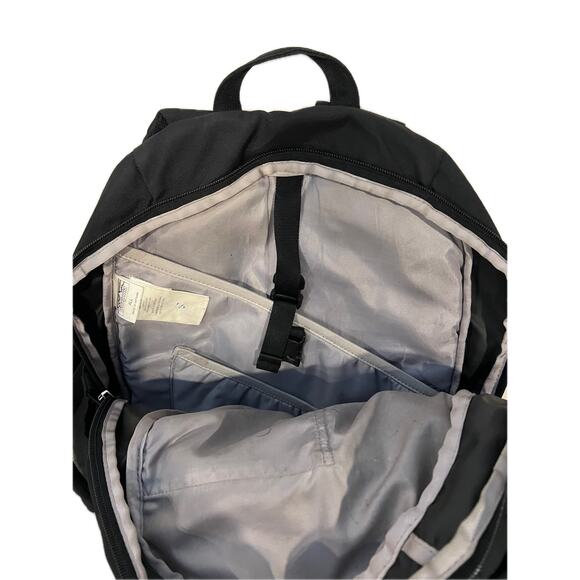 Patagonia Black Refugio Daypack 26L - Picture 4 of 5